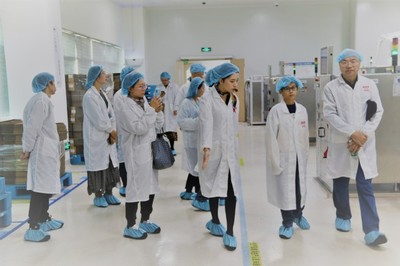 旅游學院組織教工參觀湯臣倍健，探索健康產業與文旅發展的融合之路